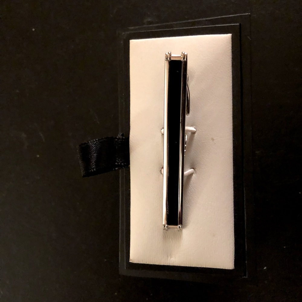 Bloomingdale’s black and silver tie clip